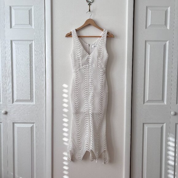 Elliatt Flare Lace Embroidered Midi Dress - Picture 4 of 10